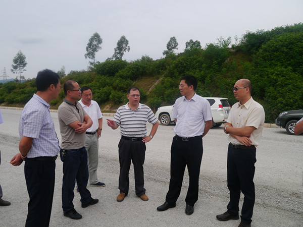 海南省交通投资控股有限公司:刘忠信总经理察看中线高速公路屯昌至